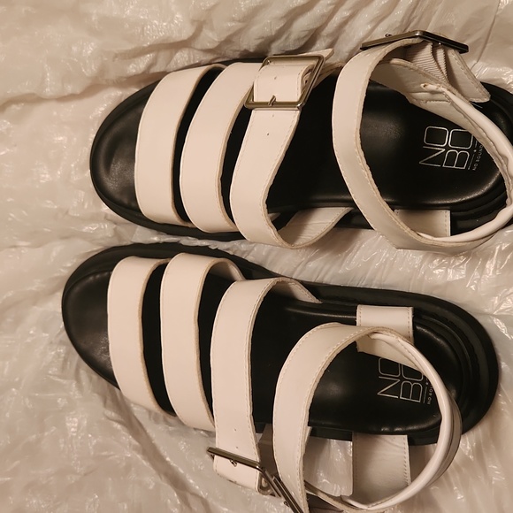 Black and white sandals buckle cage strappy wedge 2" - Picture 3 of 7